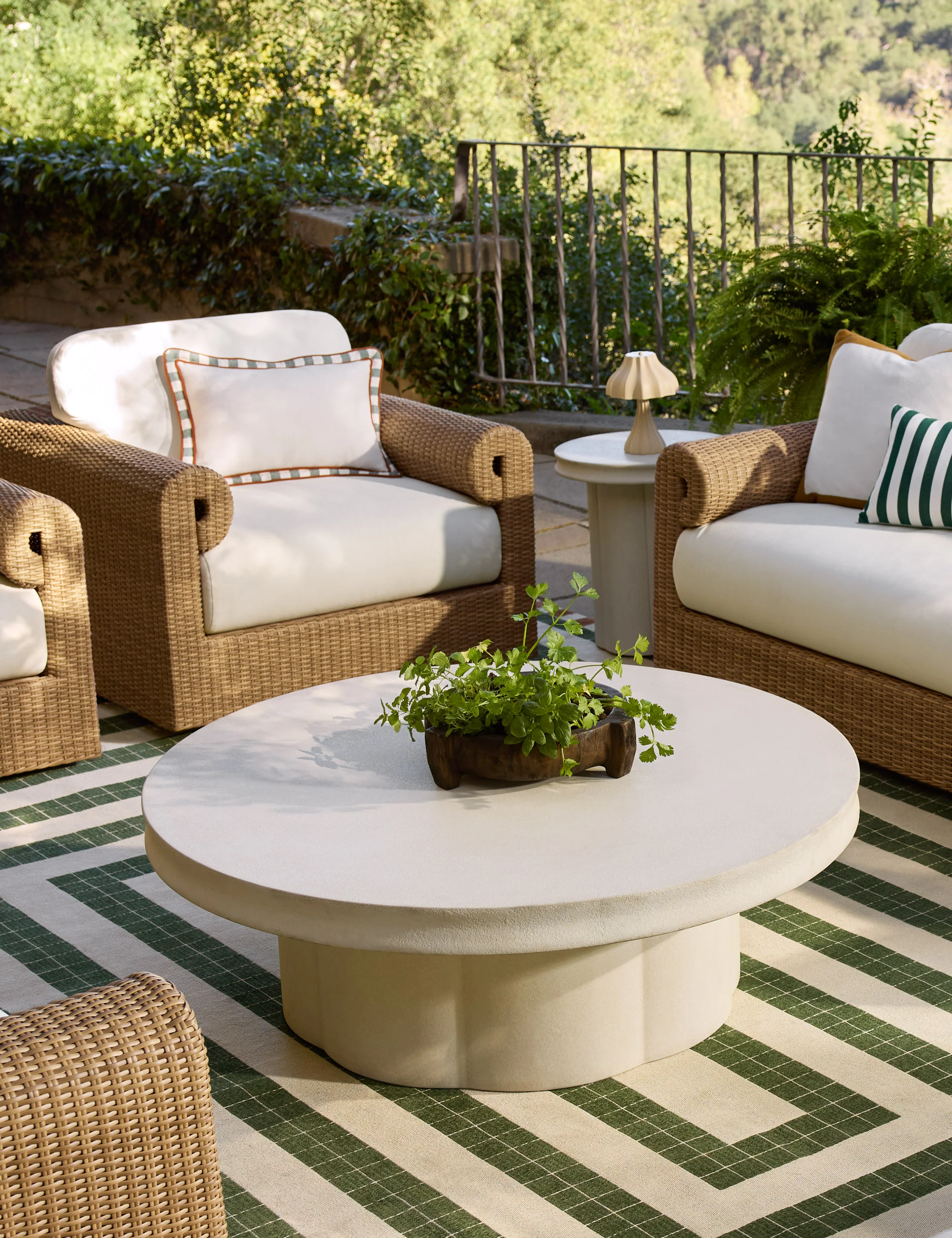 Apel Indoor / Outdoor Round Coffee Table - Image 3