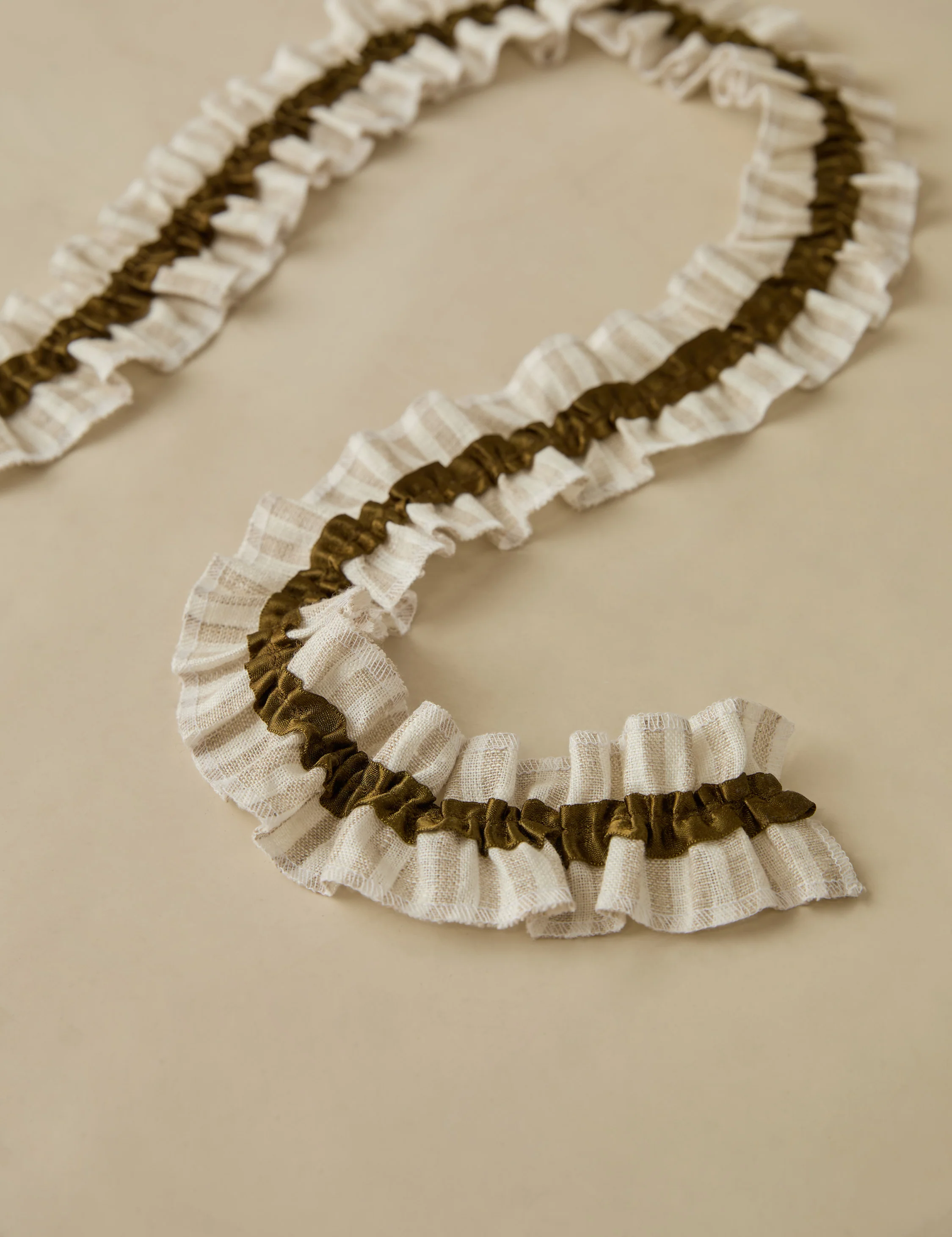 Carlen Linen Satin Garland - Image 4