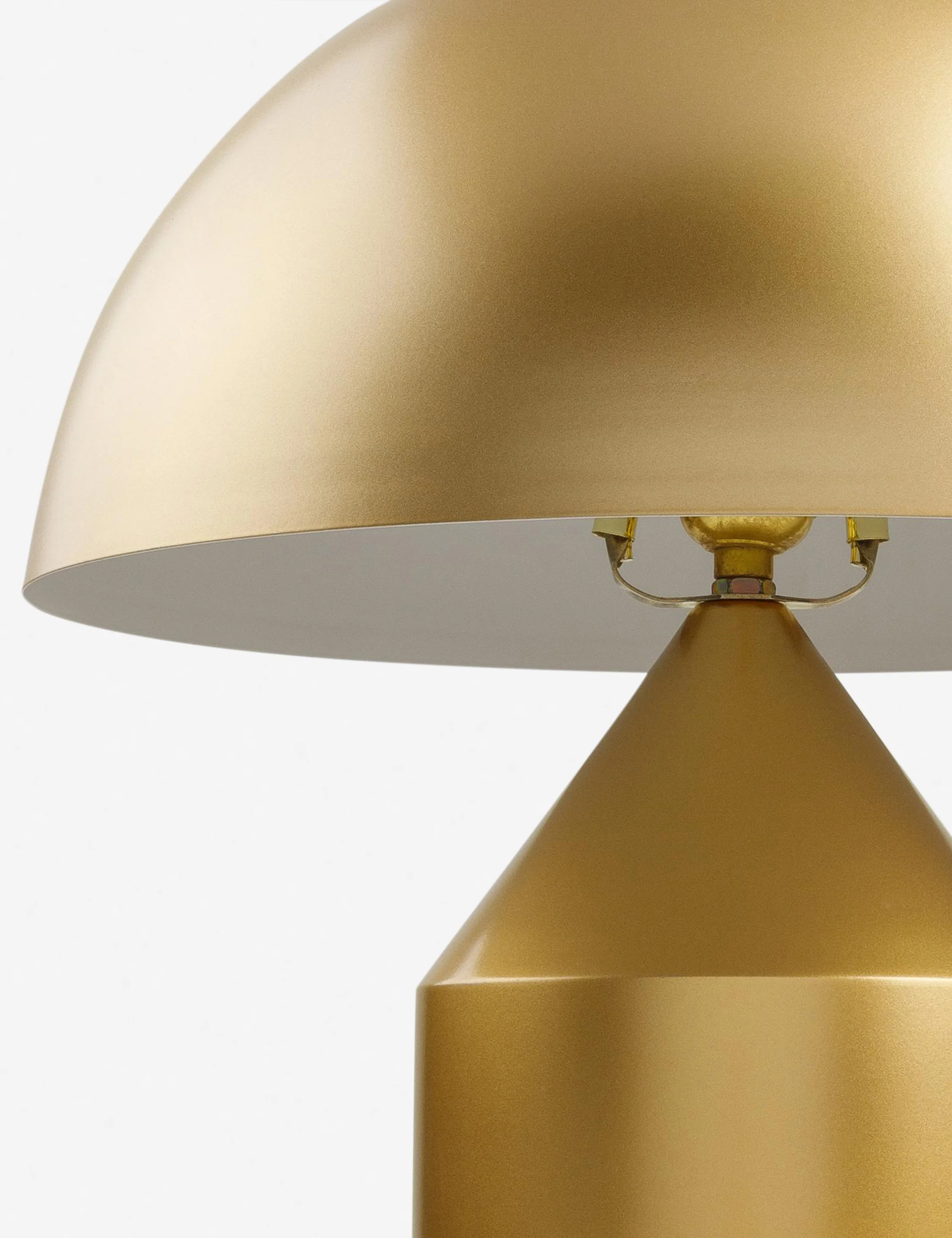 Ezri Table Lamp - Image 10