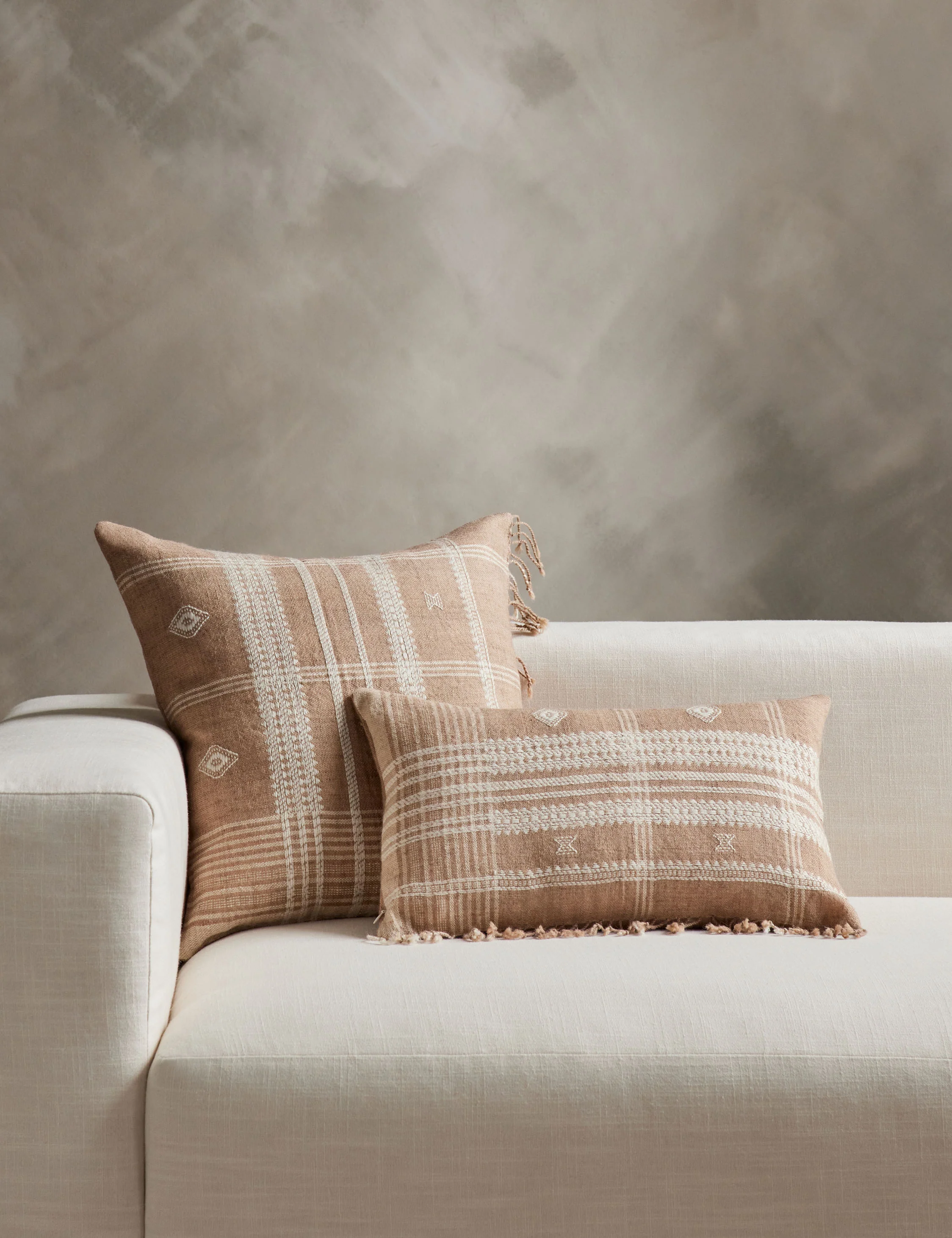 Kavia Pillow - Image 10