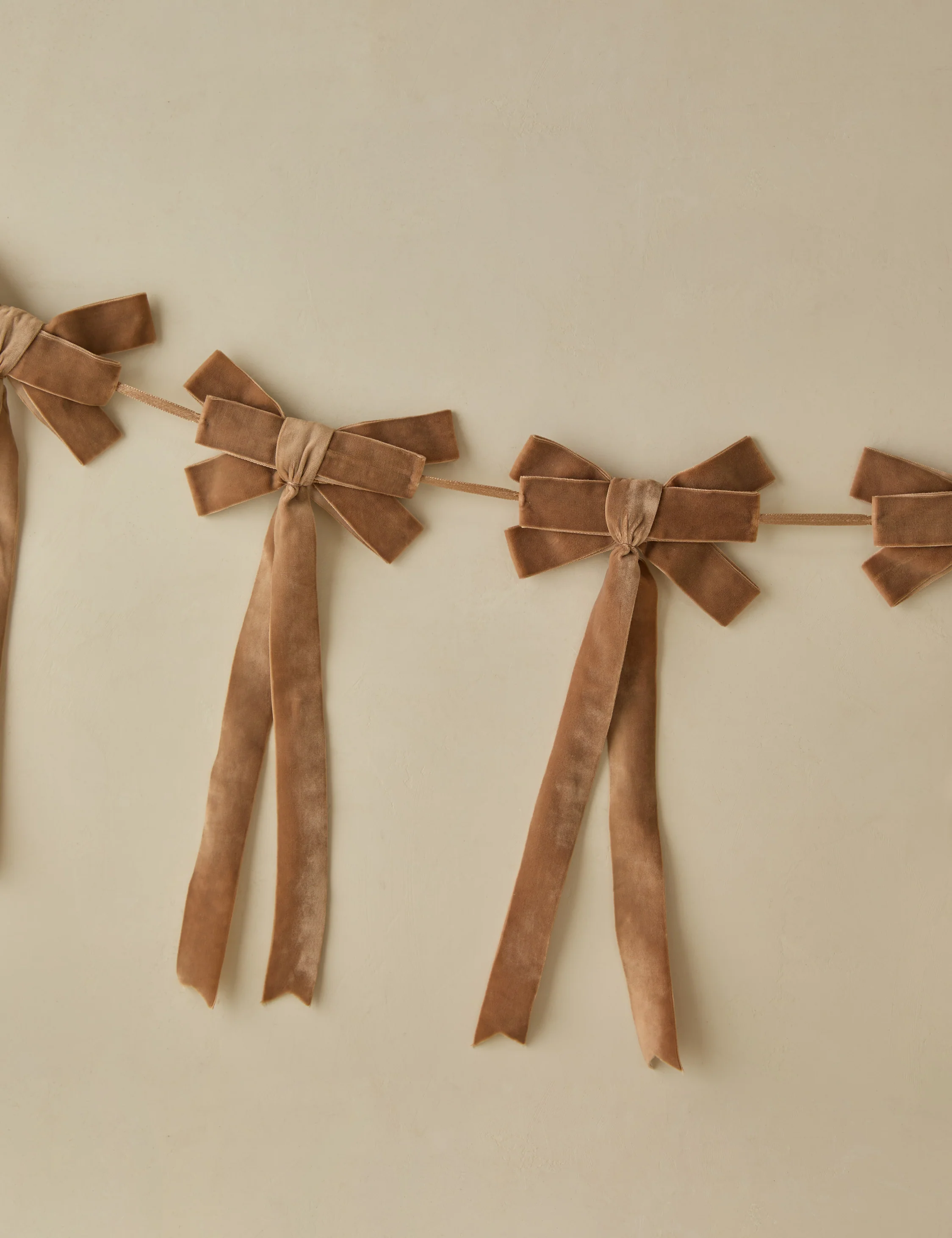 Mauree Velvet Garland - Image 11