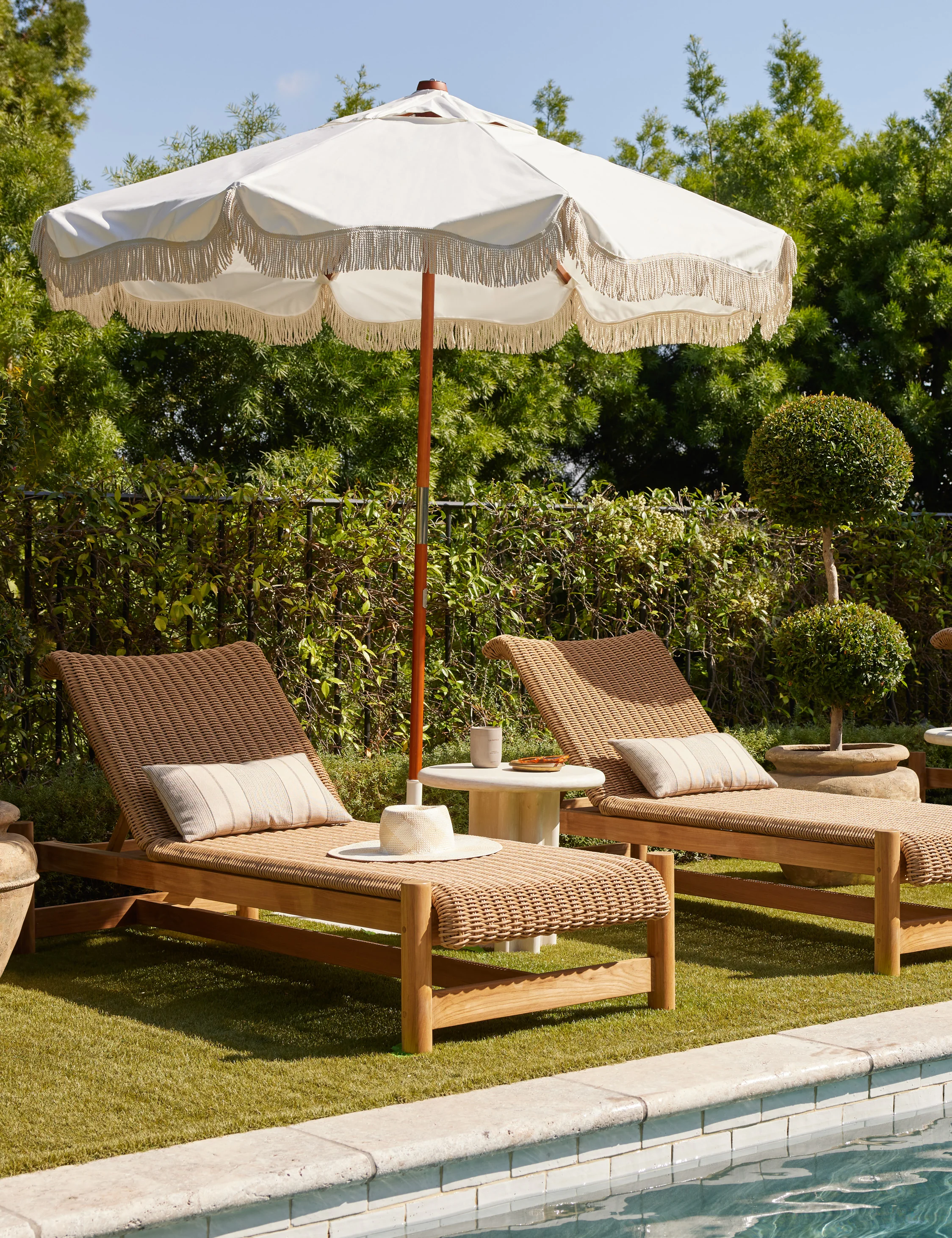 Ruiz Indoor / Outdoor Round Side Table - Image 3